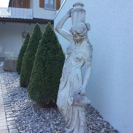 Aebis Landhotel Bed & Breakfast 4*