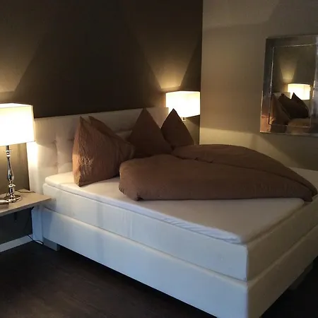 Aebis לינה וארוחת בוקר 4*