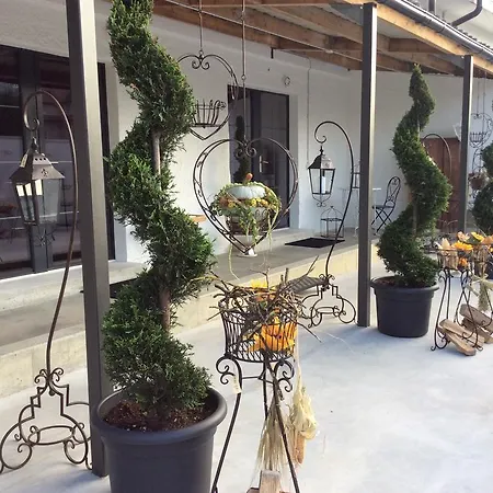 לינה וארוחת בוקר Aebis בורגדורף